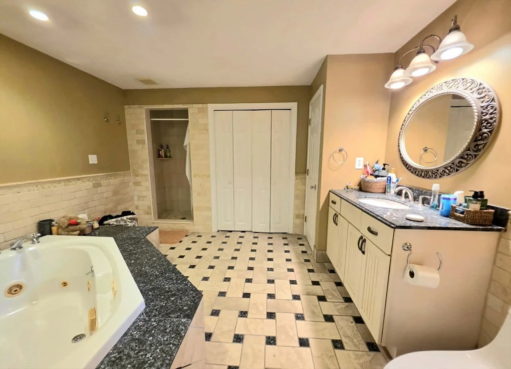 4 bed, 3 bath apartment for rent at 141 South St Unit 141, Randolph — photo 13 of 35