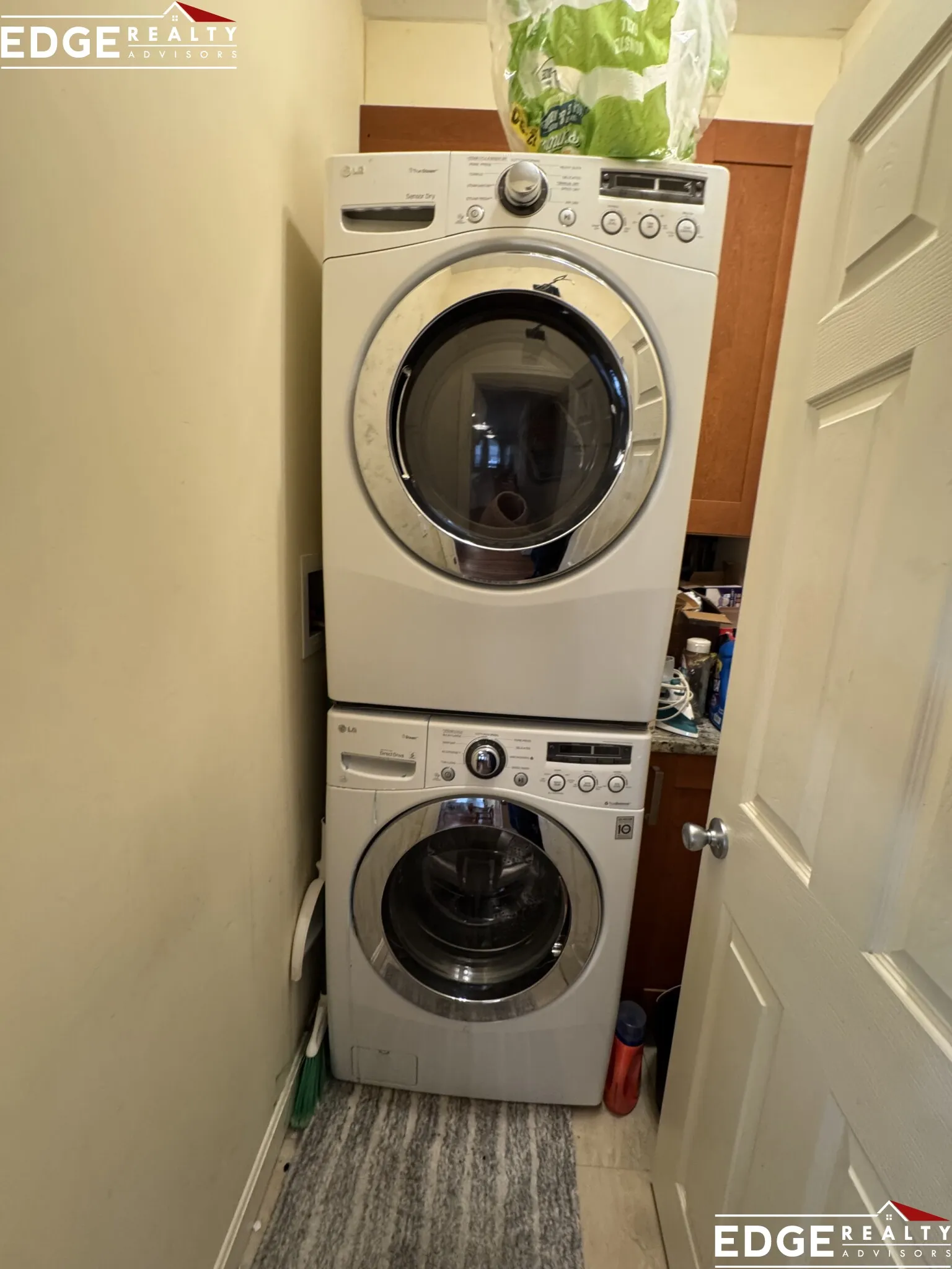 3 bed, 1 bath apartment for rent at 141 Summer St Unit 1, Watertown — photo 5 of 11