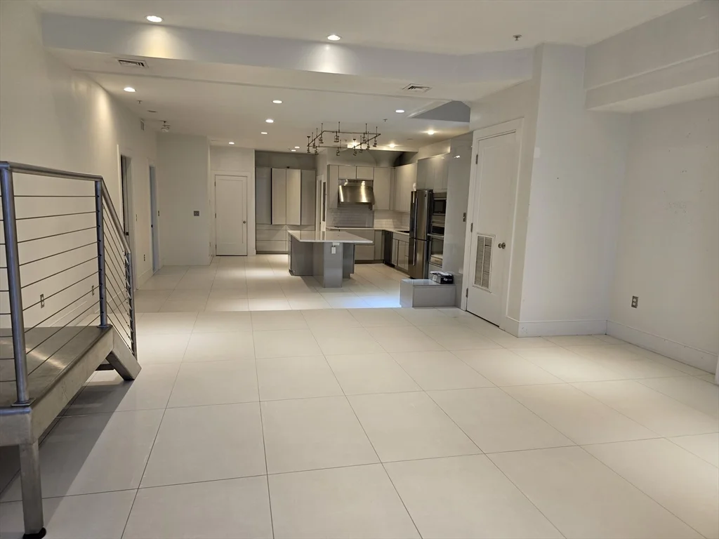 4 bed, 4+ bath apartment for rent at 141 W 2nd St Unit 1, South Boston — photo 3 of 15
