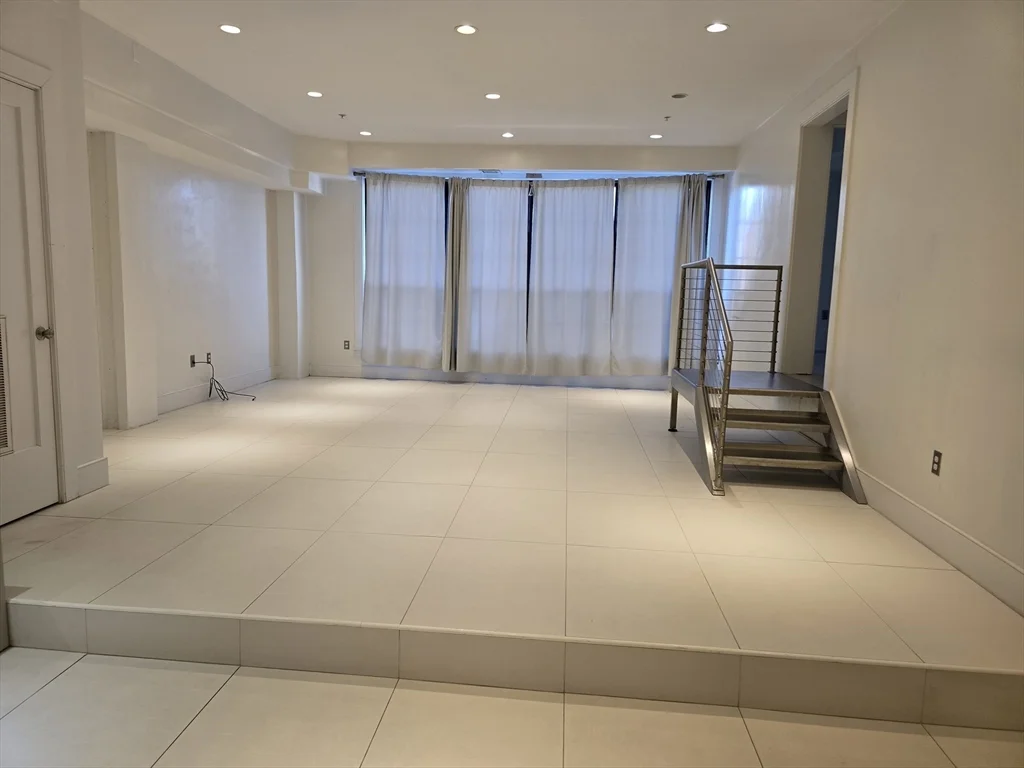 4 bed, 4+ bath apartment for rent at 141 W 2nd St Unit 1, South Boston — photo 10 of 15