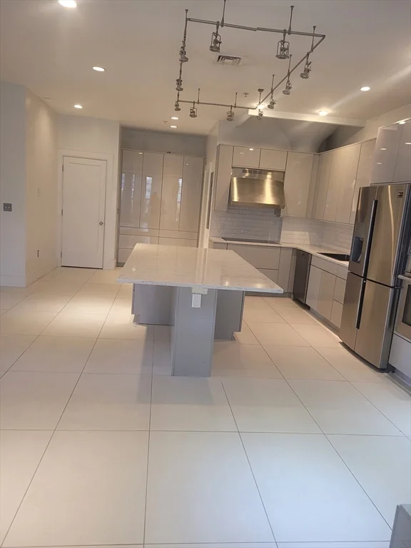 4 bed, 4+ bath apartment for rent at 141 W 2nd St Unit 1, South Boston — photo 4 of 15