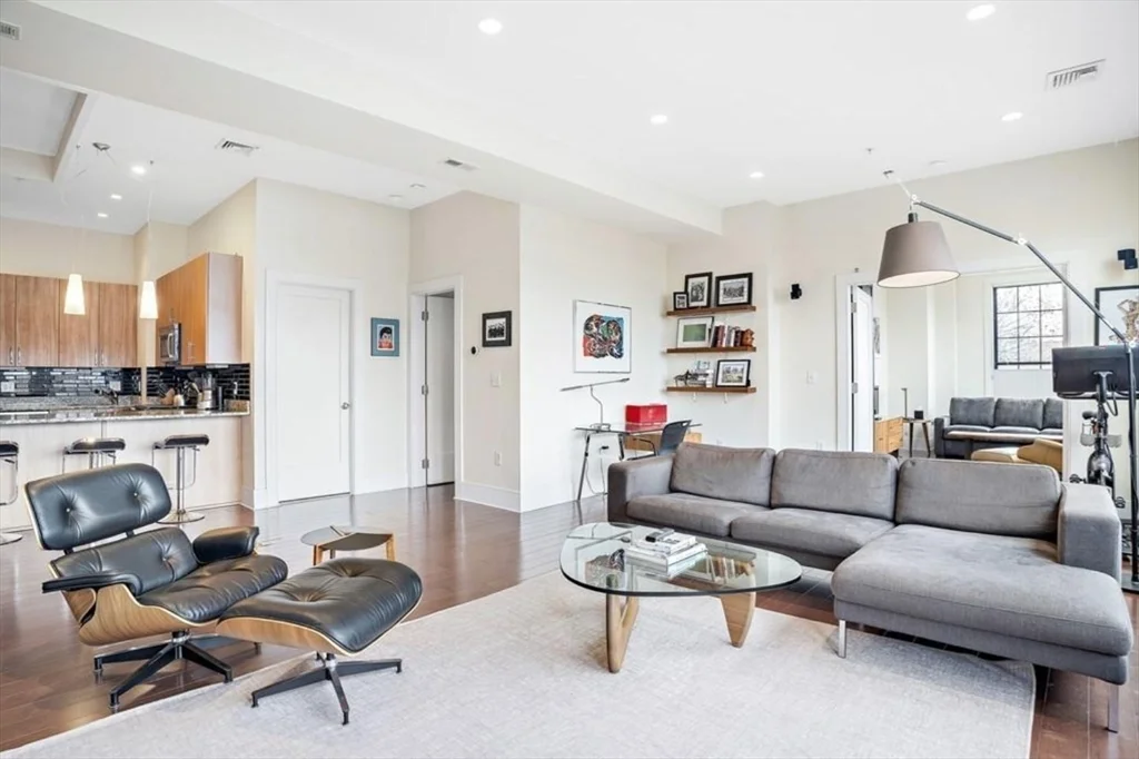 2 bed, 2 bath apartment for rent at 141 W 2nd St Unit 206, South Boston — photo 5 of 12