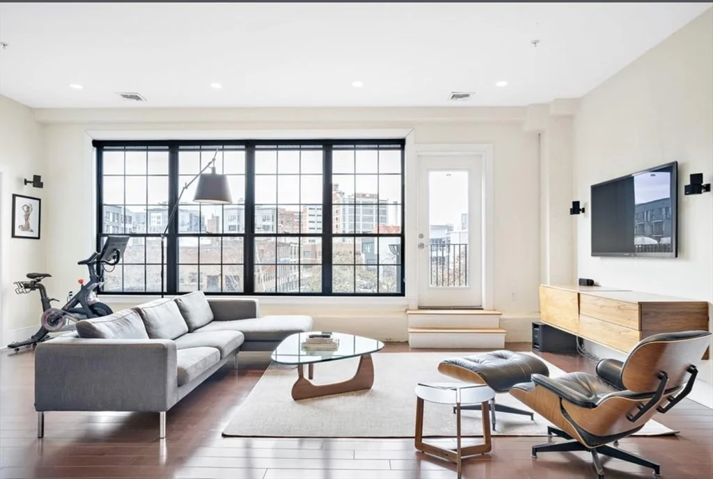 2 bed, 2 bath apartment for rent at 141 W 2nd St Unit 206, South Boston — photo 3 of 12