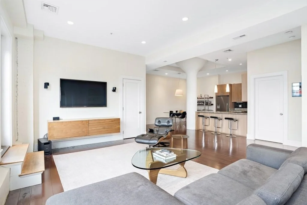 2 bed, 2 bath apartment for rent at 141 W 2nd St Unit 206, South Boston — photo 4 of 12