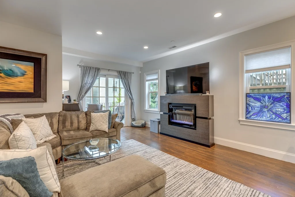 2 bed, 2 bath apartment for rent at 141 W 6th St Unit 1, South Boston — photo 10 of 12
