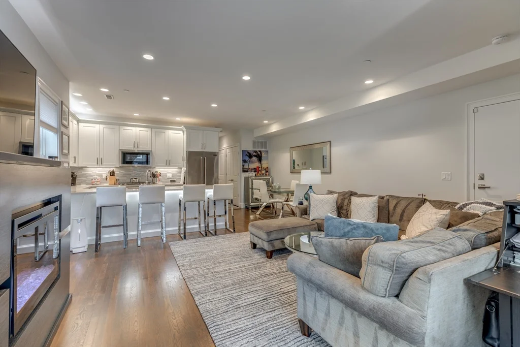2 bed, 2 bath apartment for rent at 141 W 6th St Unit 1, South Boston — photo 7 of 12