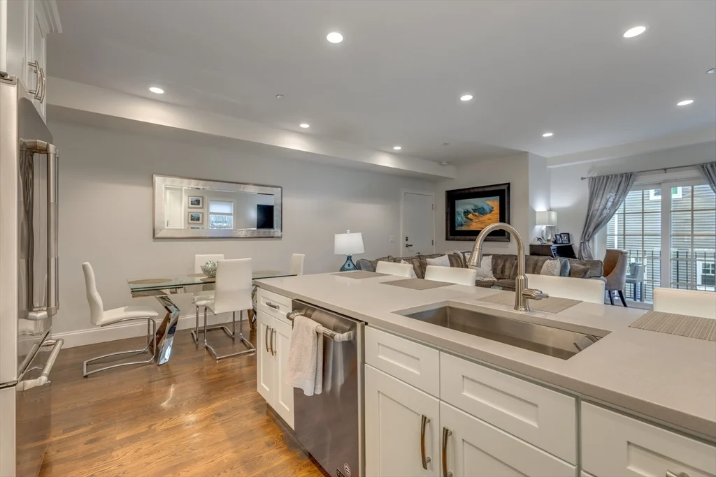2 bed, 2 bath apartment for rent at 141 W 6th St Unit 1, South Boston — photo 3 of 12