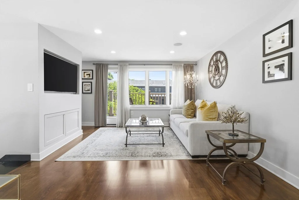 2 bed, 2 bath apartment for rent at 141 W Concord St Unit 3, South End