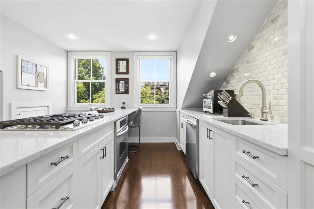 2 bed, 2 bath apartment for rent at 141 W Concord St Unit 3, South End — photo 4 of 21