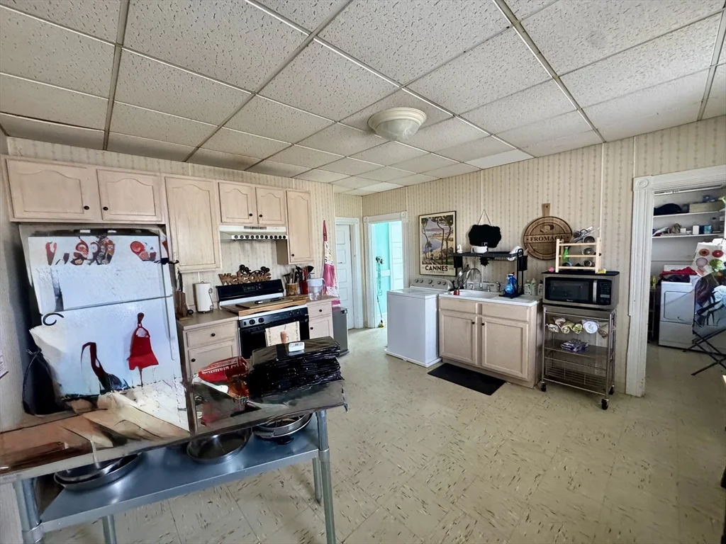 2 bed, 1 bath apartment for rent at 141 Whitwell St Unit 1, Quincy — photo 4 of 10