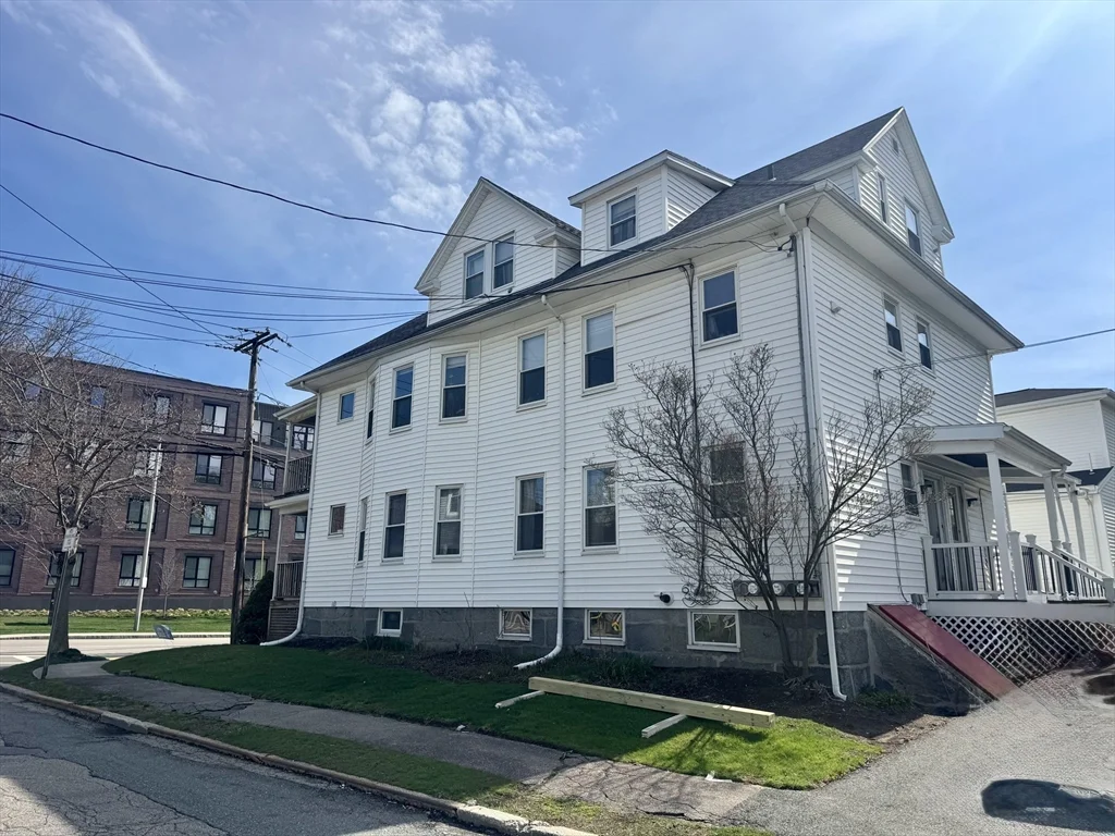 2 bed, 1 bath apartment for rent at 141 Whitwell St Unit 1, Quincy — photo 3 of 10