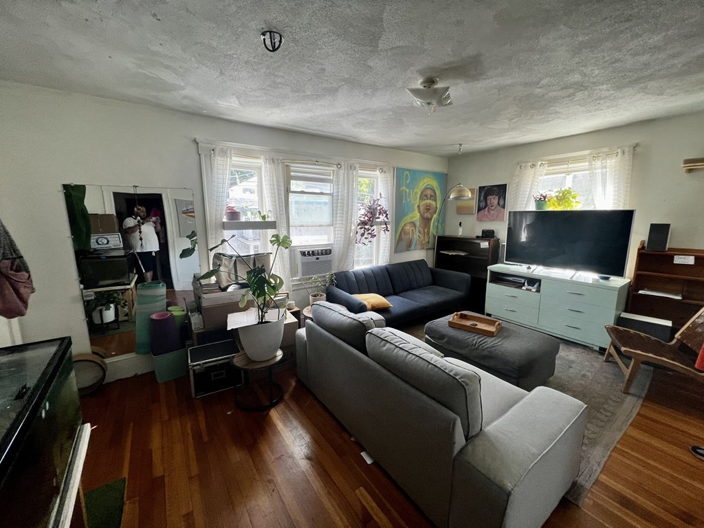 2 bed, 1 bath apartment for rent at 141 Williams St Unit 2, Jamaica Plain — photo 3 of 11