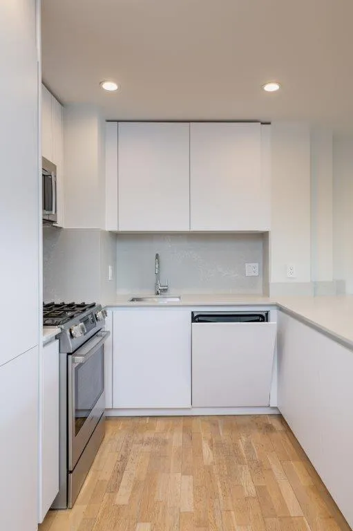3 bed, 1.5 bath apartment for rent at 1410 Columbia Rd Unit 4B, South Boston — photo 3 of 30