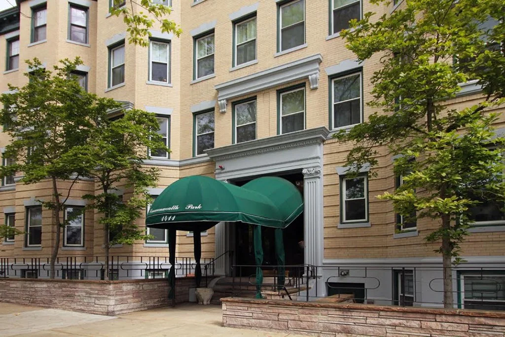 2 bed, 1 bath apartment for rent at 1411 Commonwealth Ave Unit 401, Brighton
