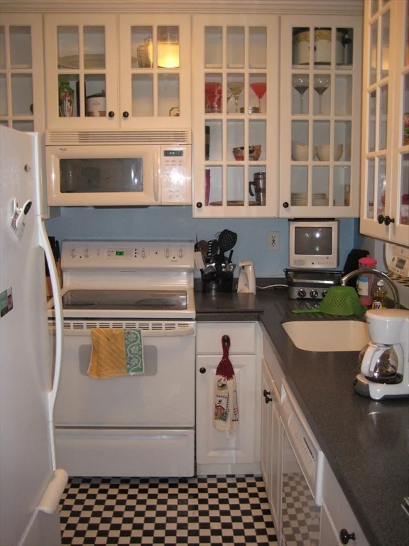 2 bed, 1 bath apartment for rent at 1411 Commonwealth Ave Unit 401, Brighton — photo 7 of 12