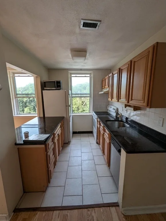 1 bed, 1 bath apartment for rent at 1411 Commonwealth Ave Unit 503, Brighton