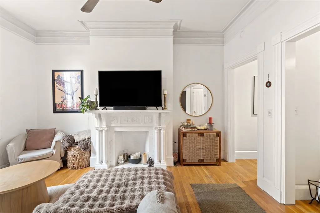 1 bed, 1 bath apartment for rent at 1411 Washington St Unit 15, South End — photo 2 of 28