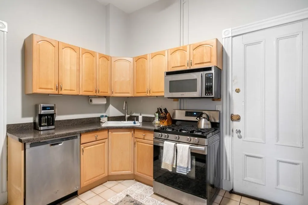 1 bed, 1 bath apartment for rent at 1411 Washington St Unit 5, South End — photo 6 of 19