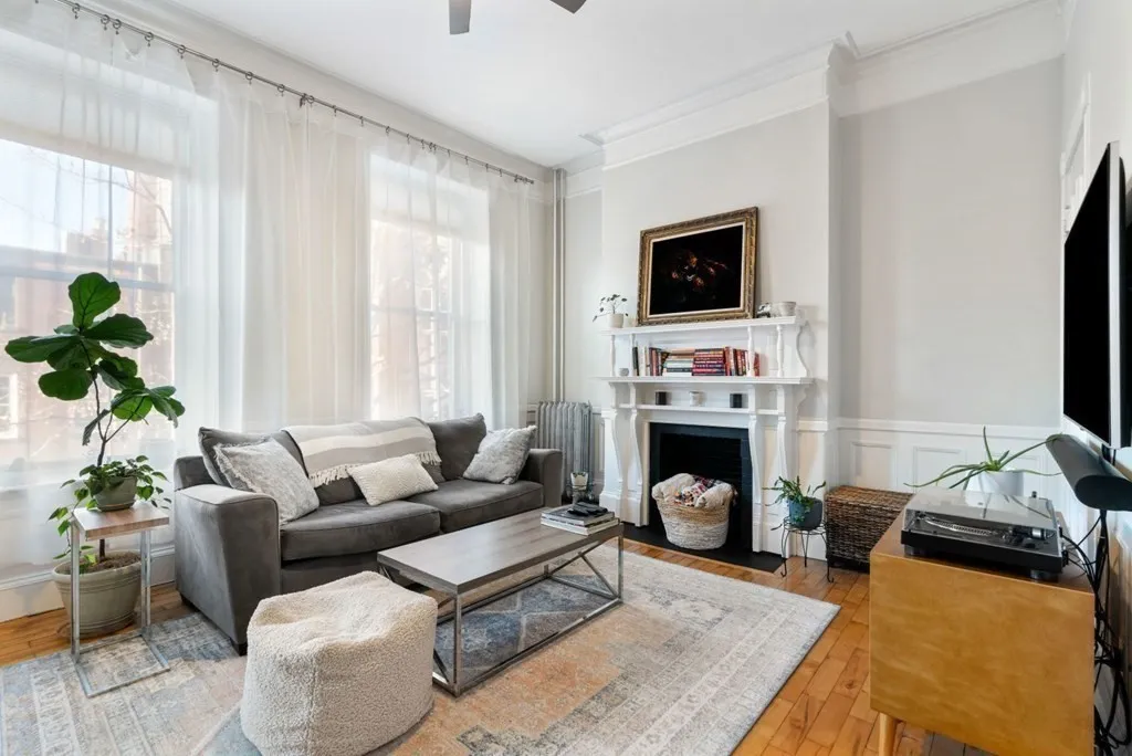 1 bed, 1 bath apartment for rent at 1411 Washington St Unit 5, South End