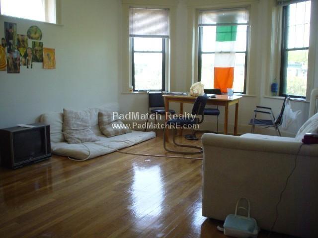 2 bed, 1 bath apartment for rent at 1412 Commonwealth Ave Unit 12, Brighton — photo 3 of 5