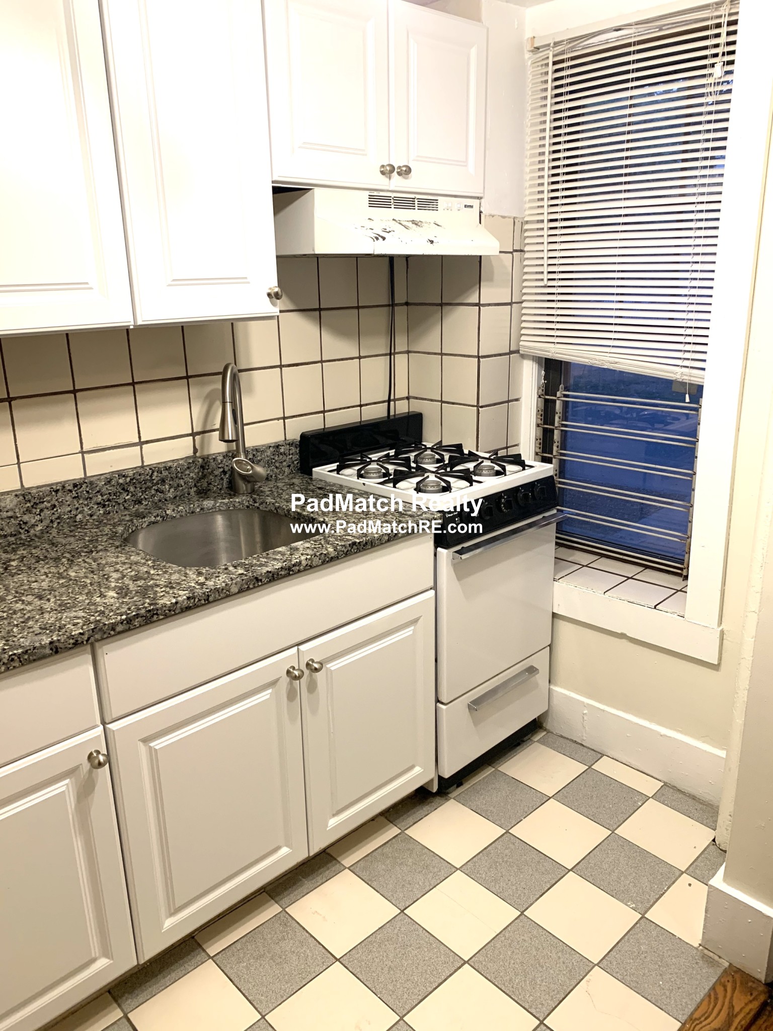 Studio bed, 1 bath apartment for rent at 1412 Commonwealth Ave Unit 6, Brighton — photo 2 of 21