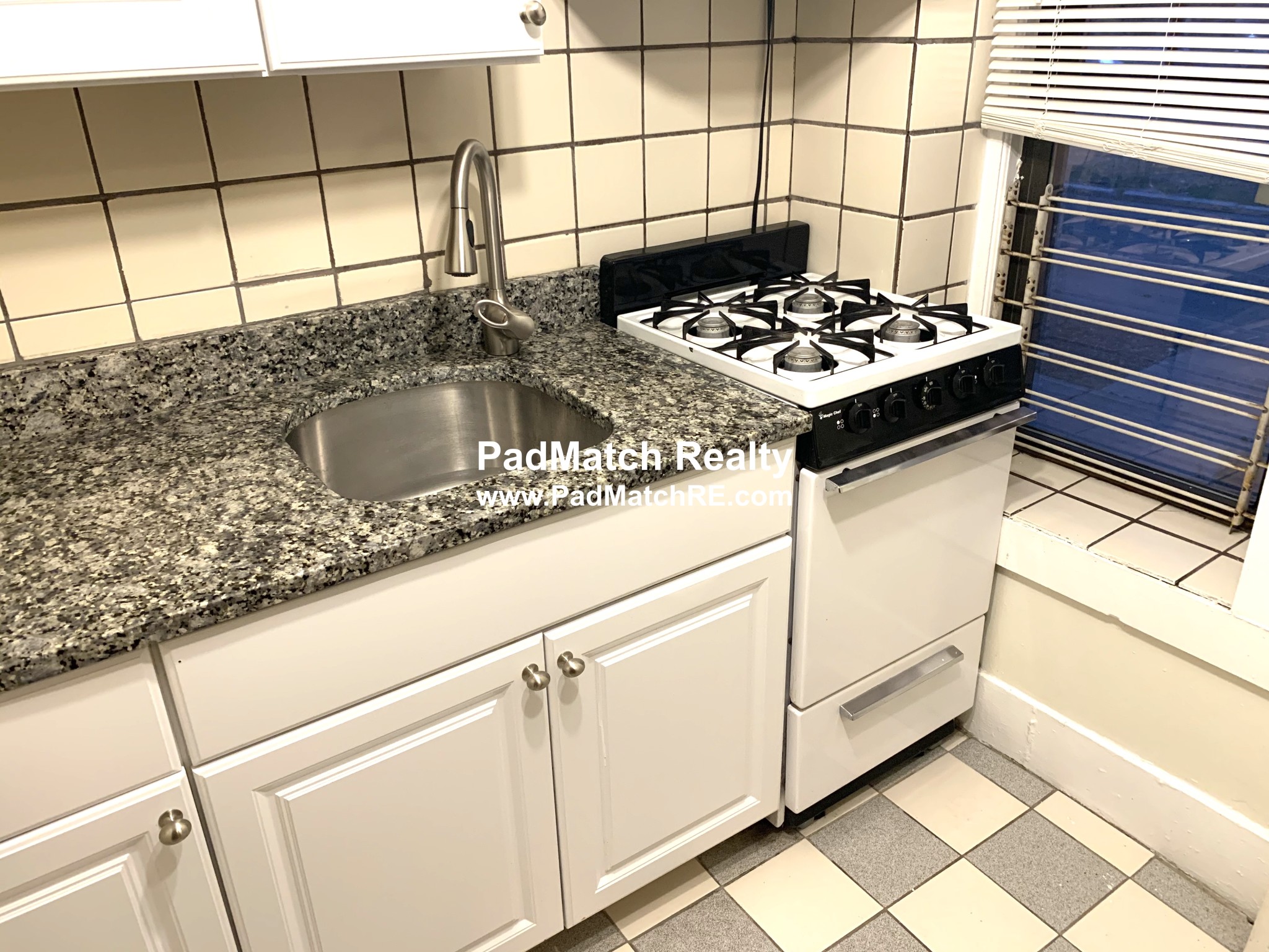 Studio bed, 1 bath apartment for rent at 1412 Commonwealth Ave Unit 6, Brighton — photo 3 of 21