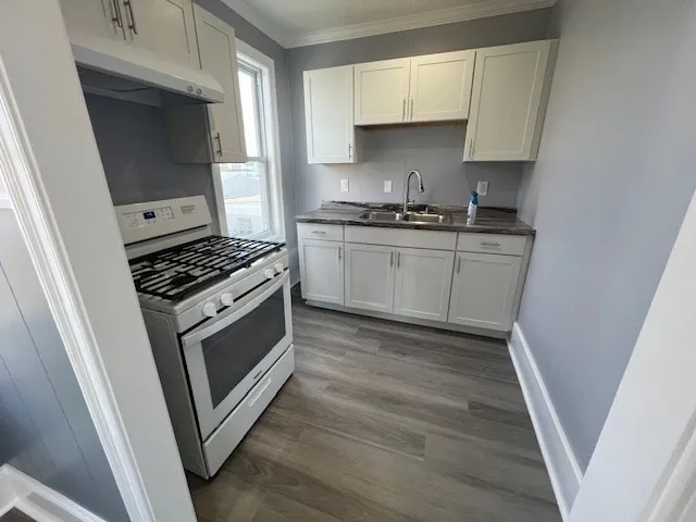 2 bed, 1 bath apartment for rent at 1414 Plymouth Ave Unit 2, Fall River — photo 4 of 7