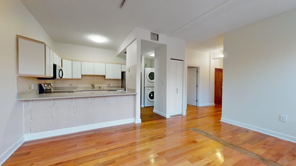3 bed, 2 bath apartment for rent at 1415 Commonwealth Ave Unit 203, Allston — photo 2 of 33