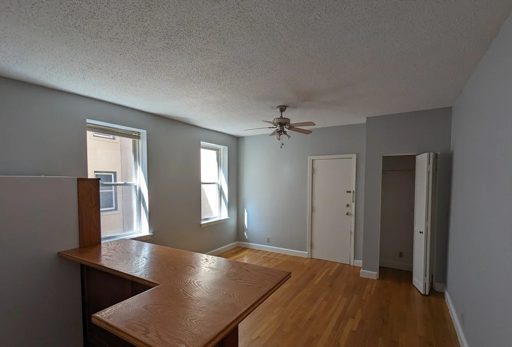 Studio bed, 1 bath apartment for rent at 1415 Commonwealth Ave Unit 302, Allston — photo 4 of 6