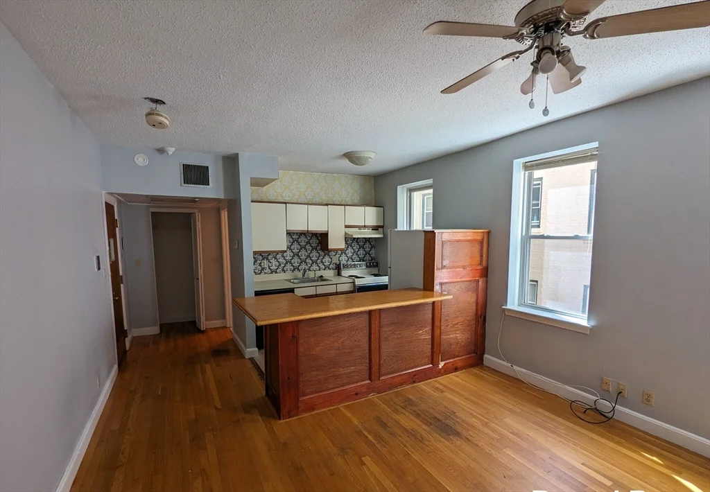 Studio bed, 1 bath apartment for rent at 1415 Commonwealth Ave Unit 302, Allston — photo 3 of 6
