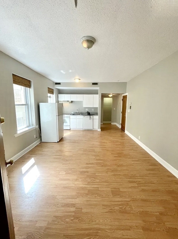 Studio bed, 1 bath apartment for rent at 1419 Commonwealth Ave Unit 302, Allston — photo 2 of 11