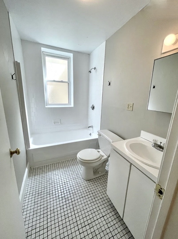 Studio bed, 1 bath apartment for rent at 1419 Commonwealth Ave Unit 302, Allston — photo 7 of 11