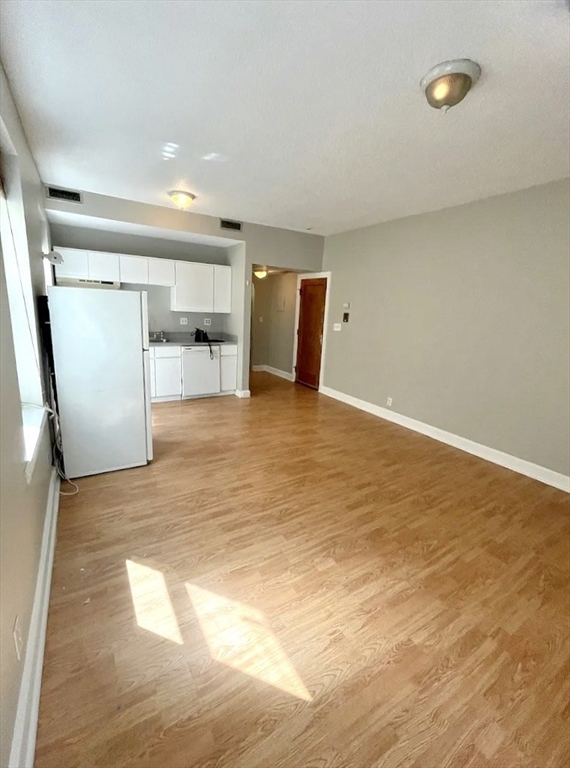 Studio bed, 1 bath apartment for rent at 1419 Commonwealth Ave Unit 302, Allston — photo 3 of 11