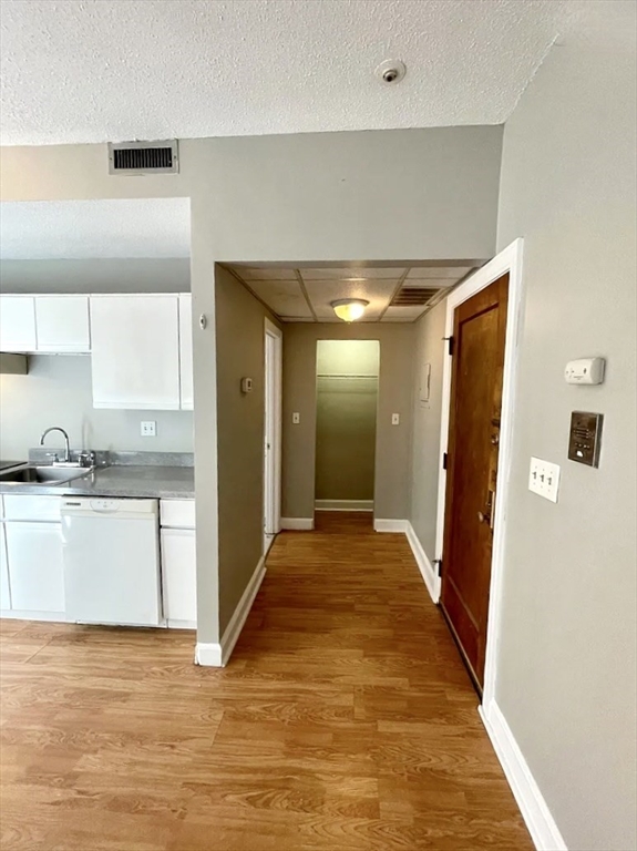 Studio bed, 1 bath apartment for rent at 1419 Commonwealth Ave Unit 302, Allston — photo 6 of 11