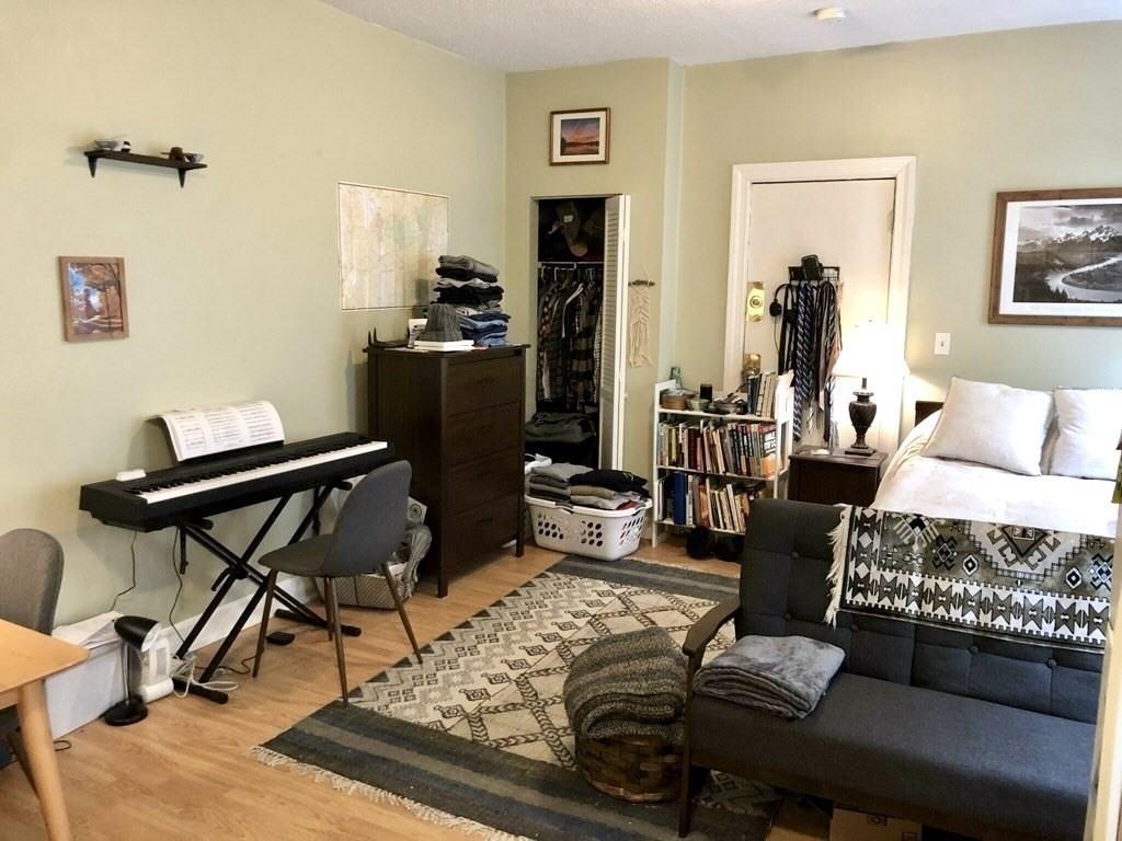 Studio bed, 1 bath apartment for rent at 1419 Commonwealth Ave Unit 302, Allston — photo 9 of 11