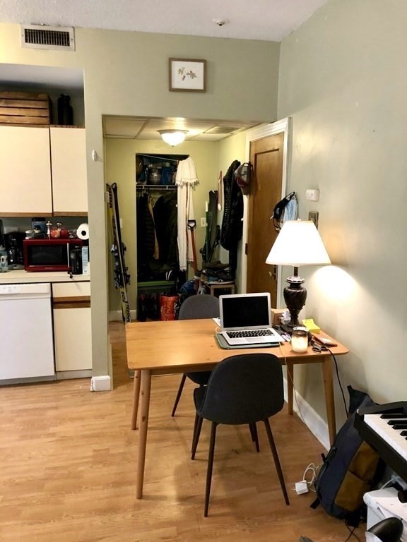 Studio bed, 1 bath apartment for rent at 1419 Commonwealth Ave Unit 302, Allston — photo 10 of 11
