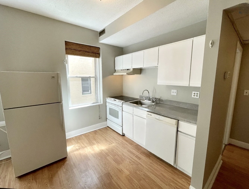 Studio bed, 1 bath apartment for rent at 1419 Commonwealth Ave Unit 302, Allston — photo 5 of 11