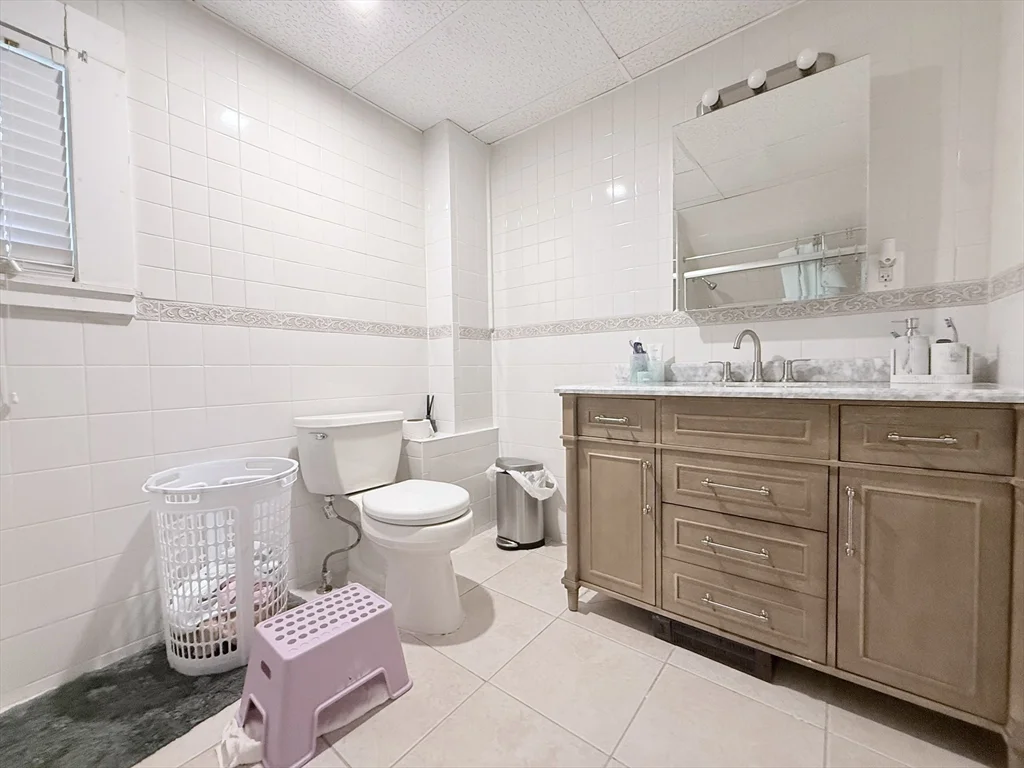 4 bed, 2 bath apartment for rent at 142 Abbott St, Lawrence — photo 23 of 30