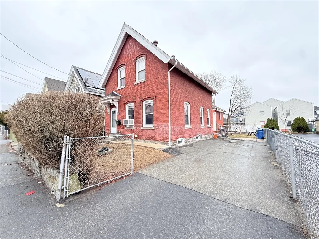 4 bed, 2 bath apartment for rent at 142 Abbott St, Lawrence — photo 2 of 30