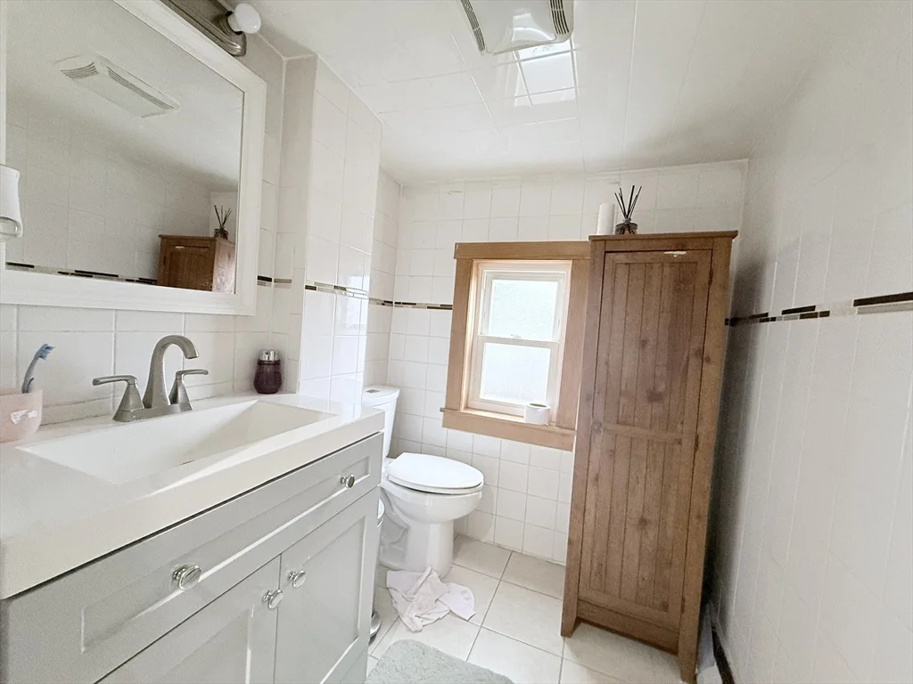 4 bed, 2 bath apartment for rent at 142 Abbott St, Lawrence — photo 25 of 30