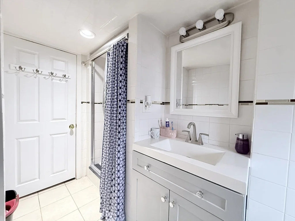 4 bed, 2 bath apartment for rent at 142 Abbott St, Lawrence — photo 26 of 30