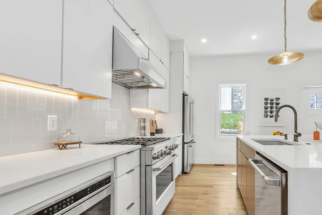 4 bed, 2.5 bath apartment for rent at 142 Birch St Unit 1, Roslindale — photo 4 of 16