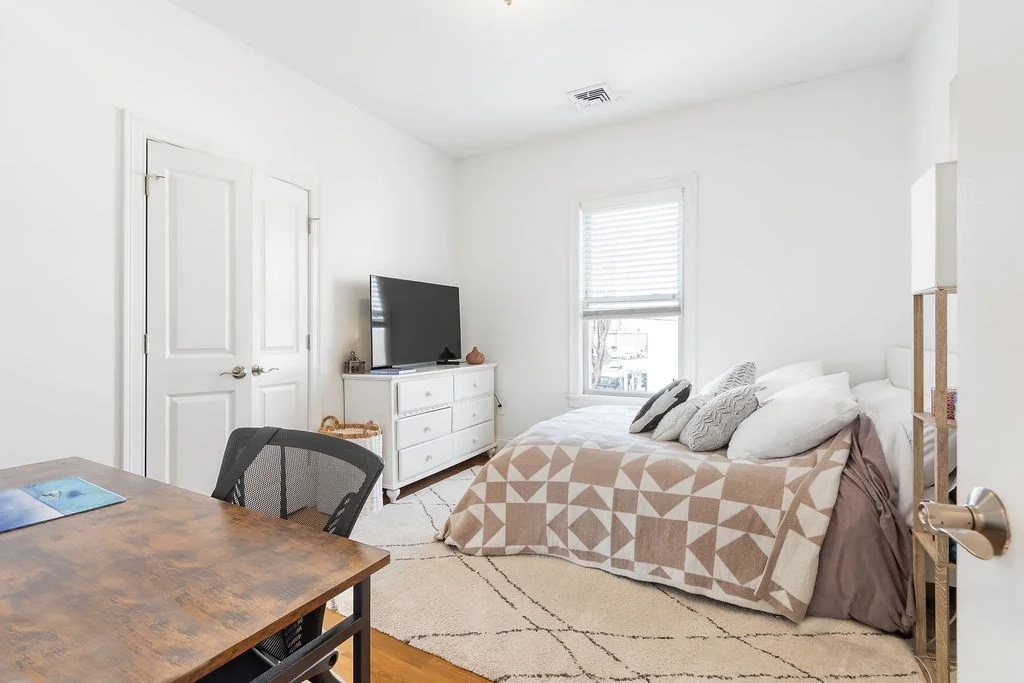 3 bed, 1 bath apartment for rent at 142 Boston St Unit 2, Dorchester — photo 3 of 17