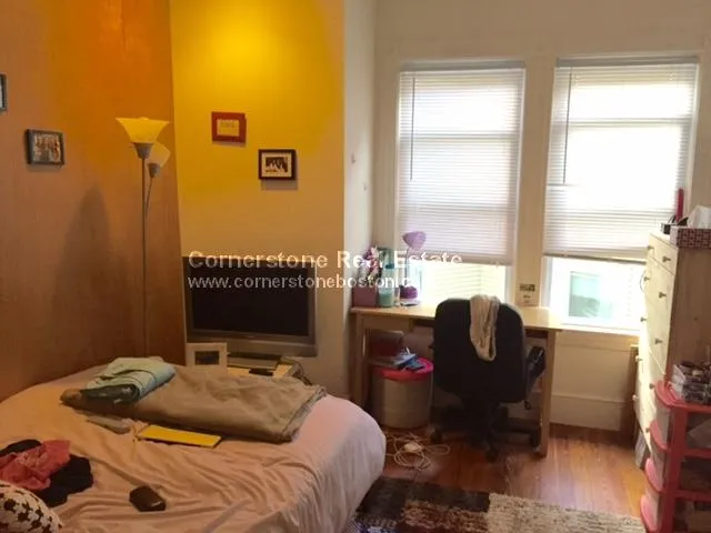 4 bed, 1 bath apartment for rent at 142 Calumet St Unit 1, Mission Hill — photo 9 of 10