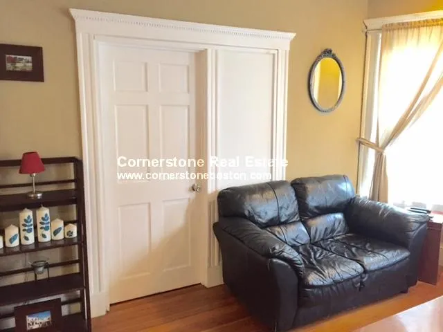 4 bed, 1 bath apartment for rent at 142 Calumet St Unit 1, Mission Hill — photo 6 of 10