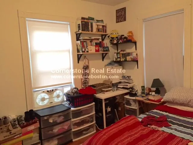 4 bed, 1 bath apartment for rent at 142 Calumet St Unit 1, Mission Hill — photo 8 of 10