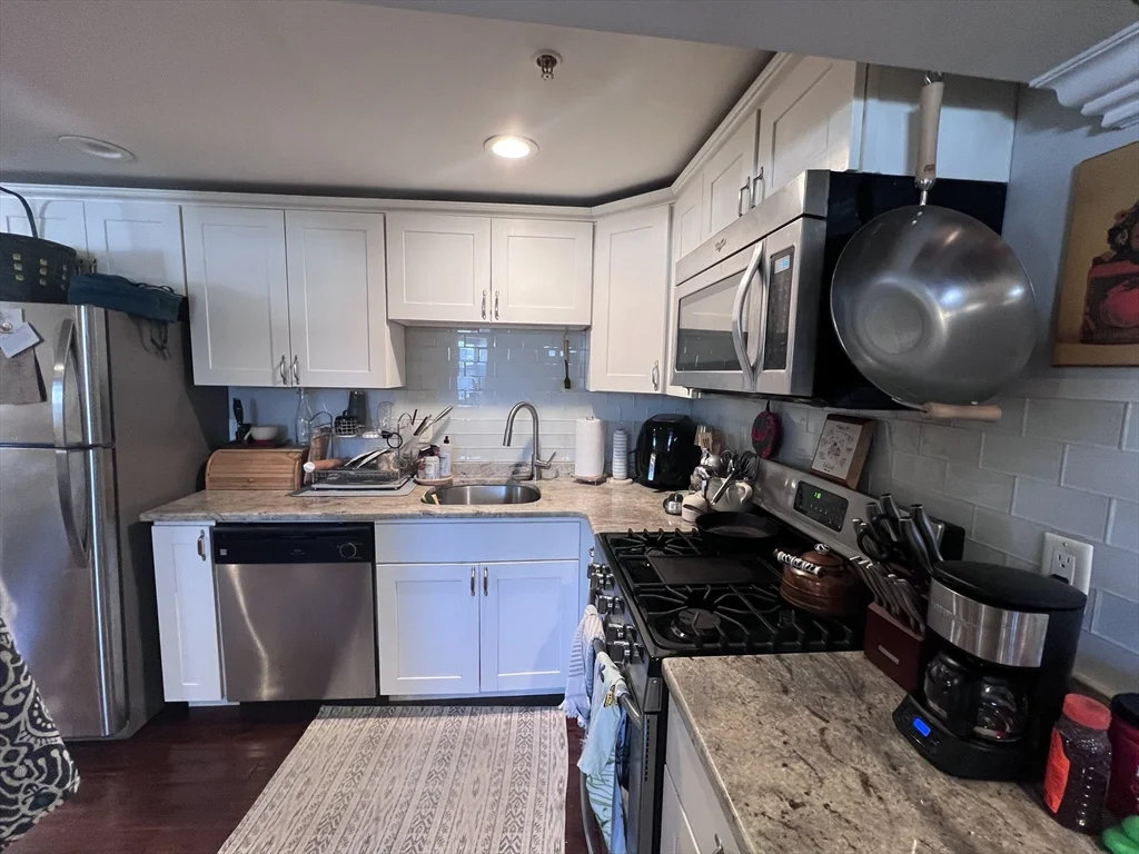 2 bed, 1 bath apartment for rent at 142 Centre St Unit 1, Mission Hill — photo 5 of 11