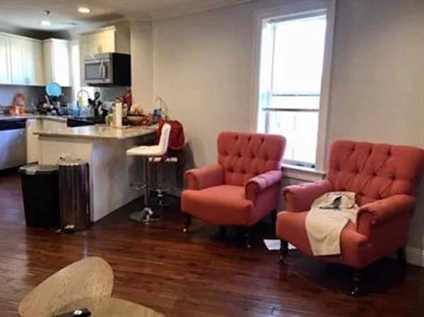 3 bed, 2 bath apartment for rent at 142 Centre St Unit 2, Mission Hill — photo 4 of 9