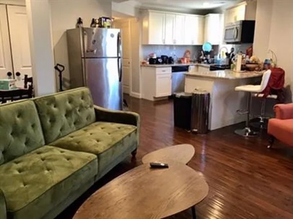 3 bed, 2 bath apartment for rent at 142 Centre St Unit 2, Mission Hill — photo 3 of 9
