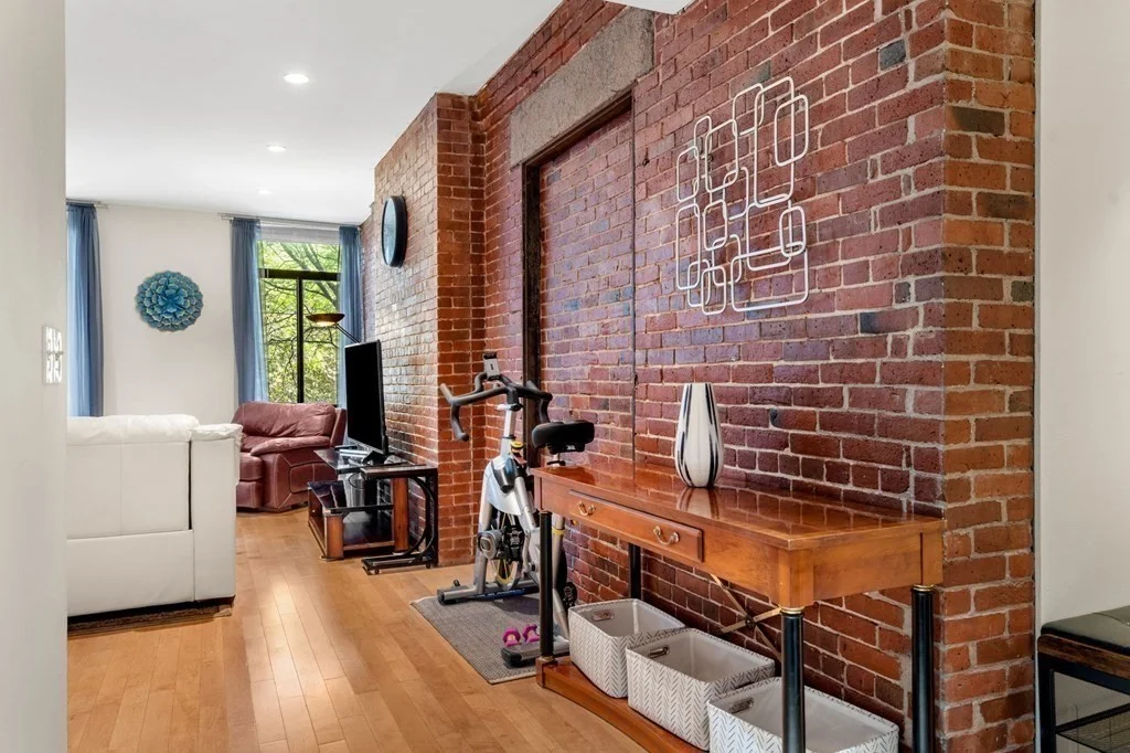 2 bed, 1 bath apartment for rent at 142 Commercial St Unit 304, North End — photo 4 of 24